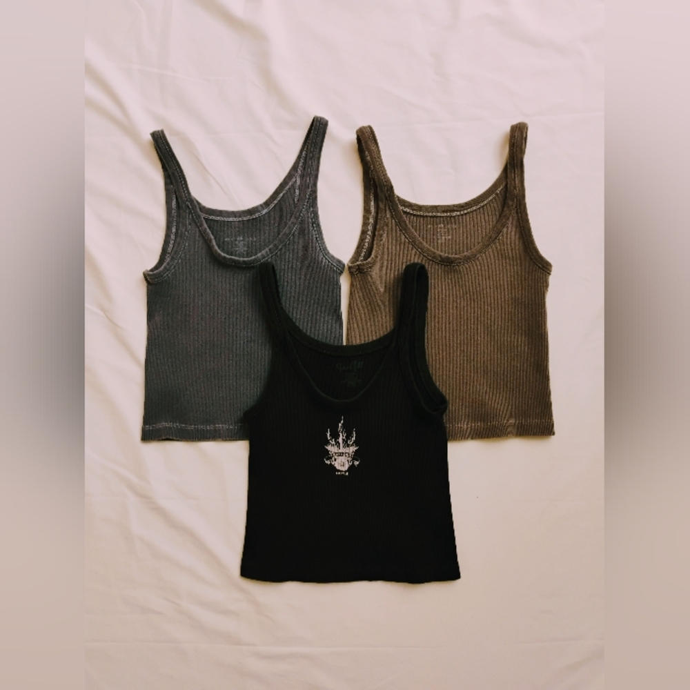 Brandy Melville ribbed cropped tank tops, set of 3